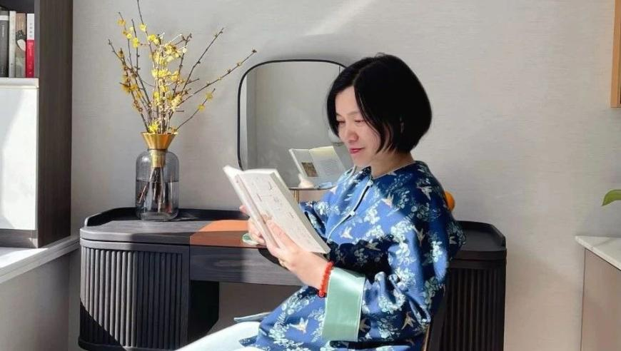澳门天天彩高手资料大全,去世白龙马主人获赠1匹新白马,国产化作答解释落实_内测版V15.92